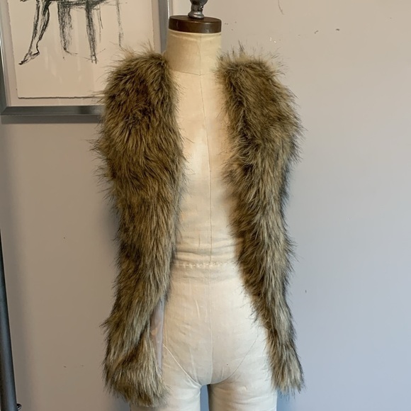 Hippie Rose Faux Fur Vest - Picture 3 of 5